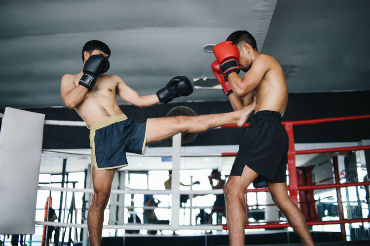 dwoje mężczyzn na treningu k1
